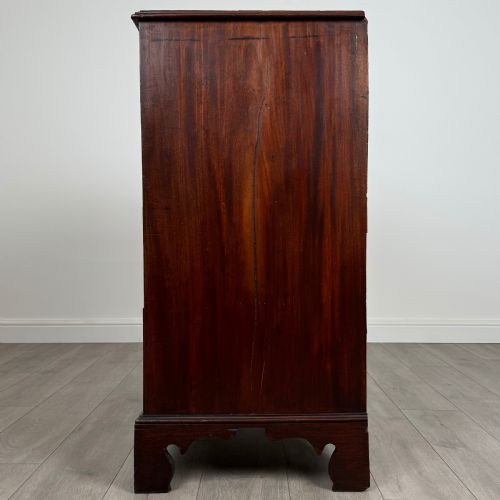 ANTIQUE 18TH CENTURY FINE QUALITY CHEST OF DRAWERS IN MAHOGANY - ADDITIONAL PHOTO 2