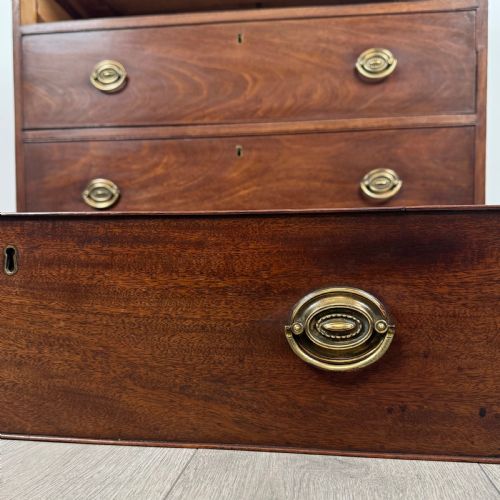 ANTIQUE 18TH CENTURY FINE QUALITY CHEST OF DRAWERS IN MAHOGANY - ADDITIONAL PHOTO 10