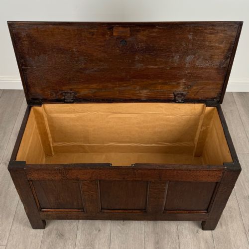 ANTIQUE 18TH CENTURY FINE QUALITY COFFER BLANKET BOX IN OAK - ADDITIONAL PHOTO 9