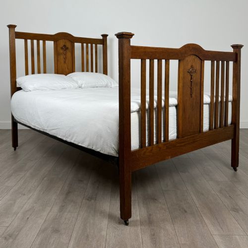 antique 20th century art nouveau style double bed in oak - CATEGORY: ANTIQUE BEDS - DATED EDWARDIAN