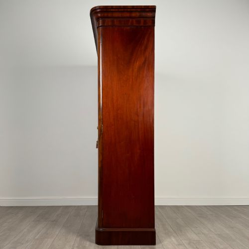 ANTIQUE 19TH CENTURY MAHOGANY WARDROBE OF GOOD QUALITY - ADDITIONAL PHOTO 3