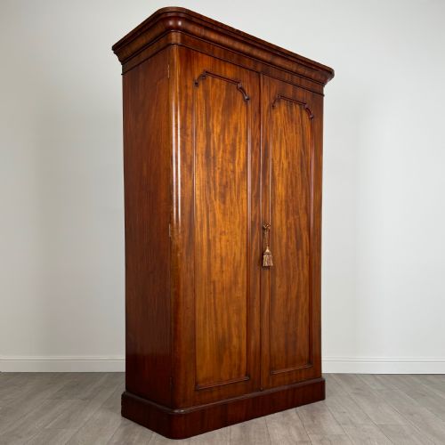 ANTIQUE 19TH CENTURY MAHOGANY WARDROBE OF GOOD QUALITY - ADDITIONAL PHOTO 8