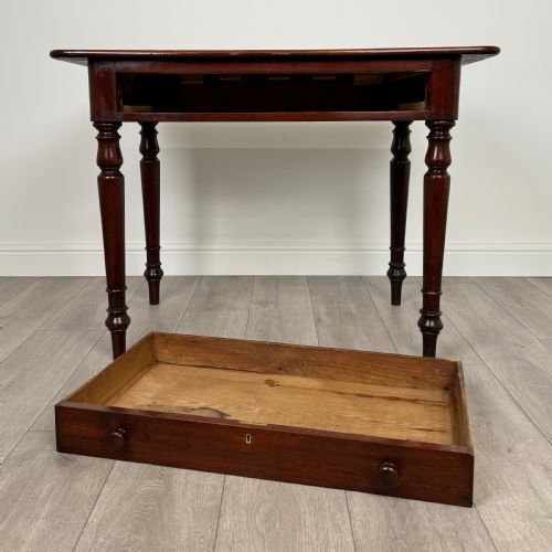 ANTIQUE 19TH CENTURY WRITING TABLE IN MAHOGANY - ADDITIONAL PHOTO 9