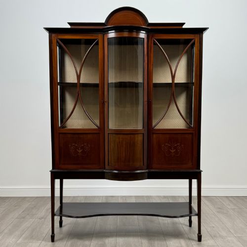 ANTIQUE 20TH CENTURY GLAZED DISPLAY CABINET IN MAHOGANY