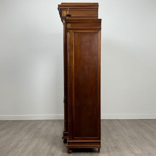 ANTIQUE 19TH CENTURY FINE QUALITY FRENCH ARMOIRE IN WALNUT - ADDITIONAL PHOTO 3