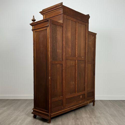 ANTIQUE 19TH CENTURY FINE QUALITY FRENCH ARMOIRE IN WALNUT - ADDITIONAL PHOTO 4