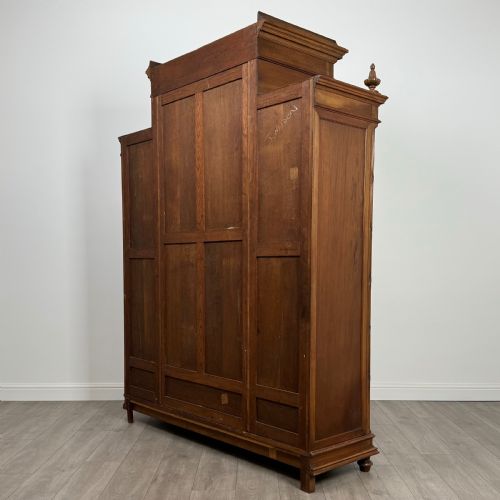 ANTIQUE 19TH CENTURY FINE QUALITY FRENCH ARMOIRE IN WALNUT - ADDITIONAL PHOTO 6