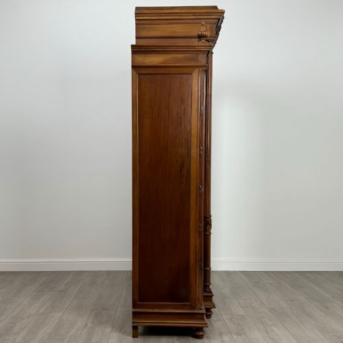 ANTIQUE 19TH CENTURY FINE QUALITY FRENCH ARMOIRE IN WALNUT - ADDITIONAL PHOTO 7