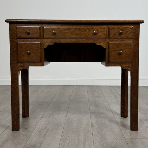 antique 20th century small oak desk of good quality - CATEGORY: ANTIQUE DESKS - DATED EDWARDIAN