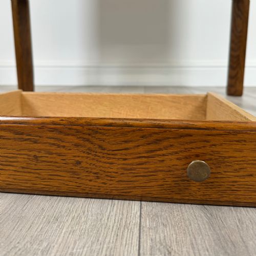 ANTIQUE 20TH CENTURY SMALL OAK DESK OF GOOD QUALITY - ADDITIONAL PHOTO 10