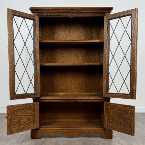 ANTIQUE 20TH CENTURY OLD CHARM DISPLAY CABINET IN OAK - ADDITIONAL PHOTO 1