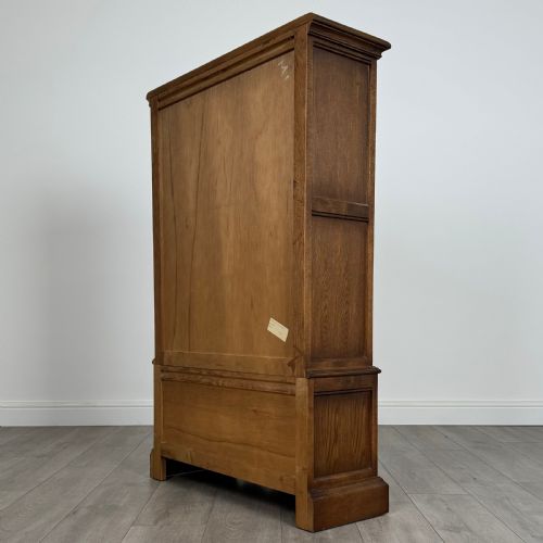 ANTIQUE 20TH CENTURY OLD CHARM DISPLAY CABINET IN OAK - ADDITIONAL PHOTO 6