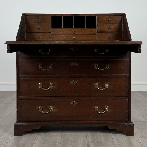 ANTIQUE 18TH CENTURY FINE QUALITY BUREAU IN OAK - ADDITIONAL PHOTO 1