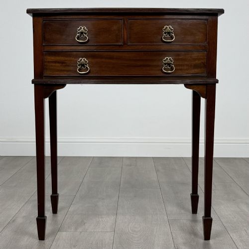 antique 20th century small mahogany side table - CATEGORY: ANTIQUE TABLES - DATED EDWARDIAN