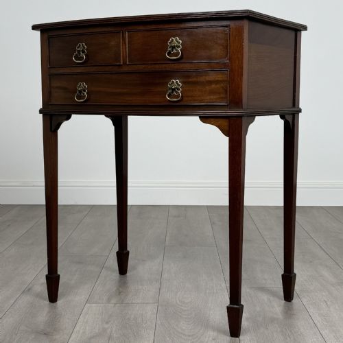 ANTIQUE 20TH CENTURY SMALL MAHOGANY SIDE TABLE - ADDITIONAL PHOTO 1