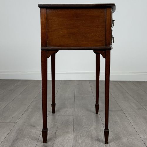 ANTIQUE 20TH CENTURY SMALL MAHOGANY SIDE TABLE - ADDITIONAL PHOTO 6