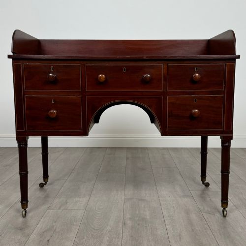 antique 19th century writing desk in mahogany - CATEGORY: ANTIQUE DESKS - DATED VICTORIAN