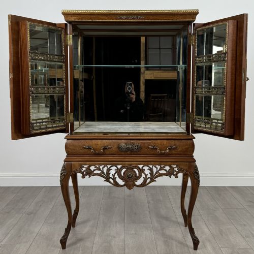 ANTIQUE 20TH CENTURY FINE QUALITY BURR WALNUT DRINKS CABINET - ADDITIONAL PHOTO 1