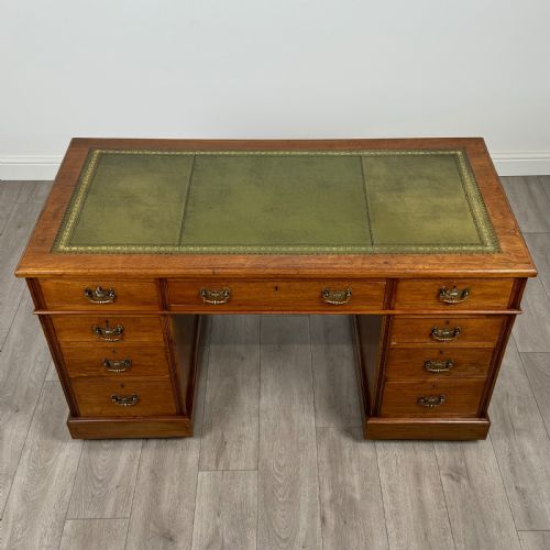 ANTIQUE 19TH CENTURY FINE QUALITY PEDESTAL DESK IN WALNUT - ADDITIONAL PHOTO 9