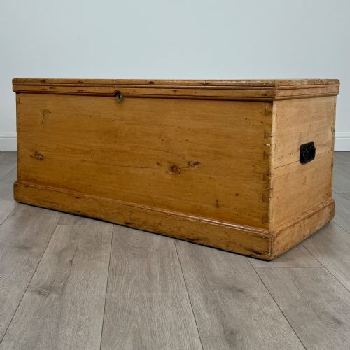 ANTIQUE 19TH CENTURY GOOD QUALITY PINE BLANKET BOX - ADDITIONAL PHOTO 1