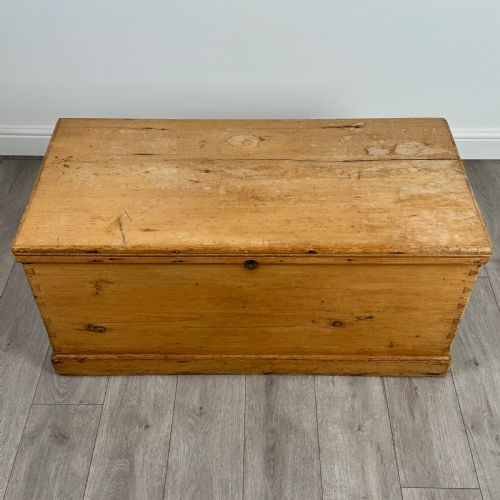 ANTIQUE 19TH CENTURY GOOD QUALITY PINE BLANKET BOX - ADDITIONAL PHOTO 8