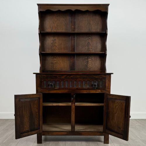 ANTIQUE 20TH CENTURY OAK DRESSER OF SMALL PROPORTIONS - ADDITIONAL PHOTO 1