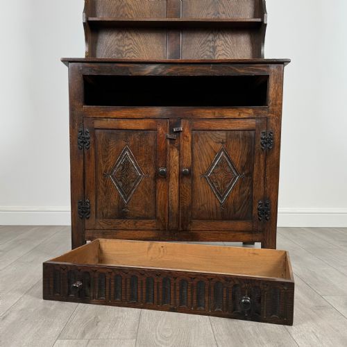 ANTIQUE 20TH CENTURY OAK DRESSER OF SMALL PROPORTIONS - ADDITIONAL PHOTO 10