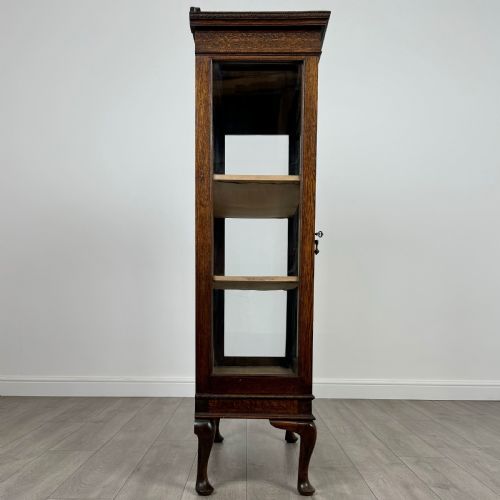 ANTIQUE 20TH CENTURY OAK DISPLAY CABINET OF FINE QUALITY - ADDITIONAL PHOTO 7