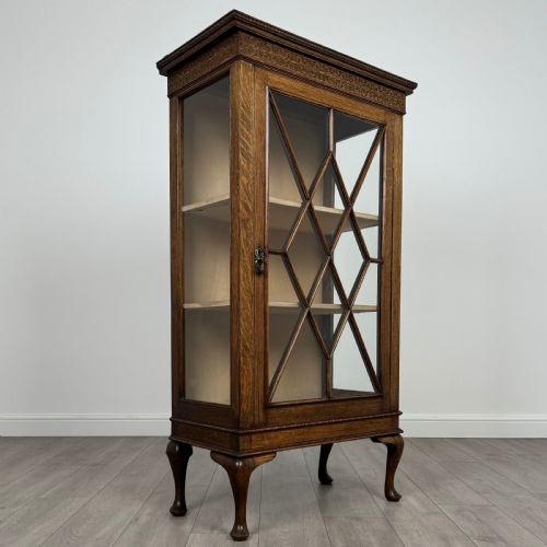 ANTIQUE 20TH CENTURY OAK DISPLAY CABINET OF FINE QUALITY - ADDITIONAL PHOTO 8