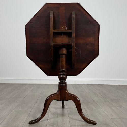 ANTIQUE 18TH CENTURY OCTAGONAL TILT TOP TRIPOD TABLE IN OAK - ADDITIONAL PHOTO 2