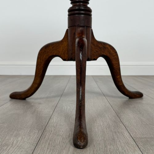 ANTIQUE 18TH CENTURY OCTAGONAL TILT TOP TRIPOD TABLE IN OAK - ADDITIONAL PHOTO 4