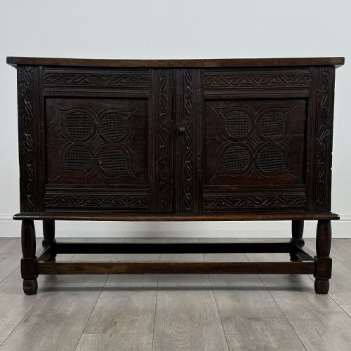 antique 18th century good quality cupboard in oak - CATEGORY: ANTIQUE SIDEBOARDS - DATED GEORGIAN