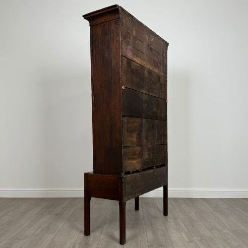 ANTIQUE 18TH CENTURY FINE QUALITY CUPBOARD ON STAND IN OAK - ADDITIONAL PHOTO 4