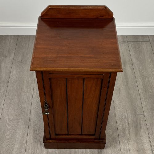ANTIQUE 20TH CENTURY GOOD QUALITY POT CUPBOARD IN WALNUT - ADDITIONAL PHOTO 9