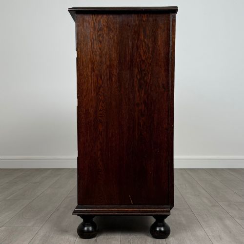 ANTIQUE 20TH CENTURY JACOBEAN STYLE CHEST OF DRAWERS IN OAK - ADDITIONAL PHOTO 2