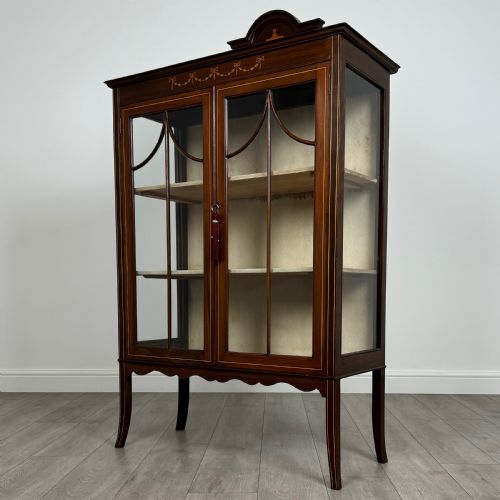 ANTIQUE 20TH CENTURY INLAID DISPLAY CABINET IN MAHOGANY - ADDITIONAL PHOTO 2