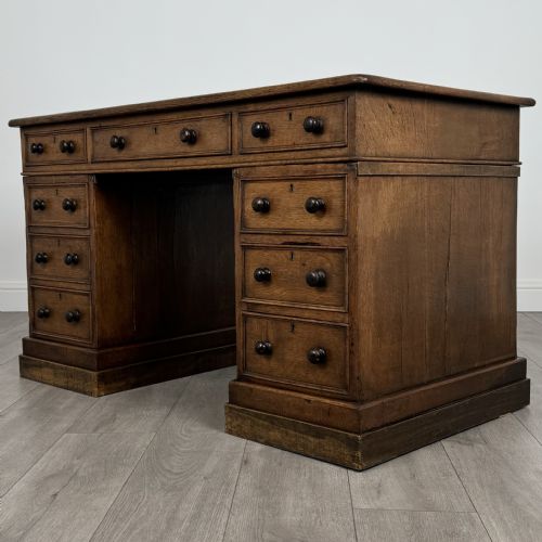 ANTIQUE 19TH CENTURY PEDESTAL DESK IN OAK - ADDITIONAL PHOTO 1