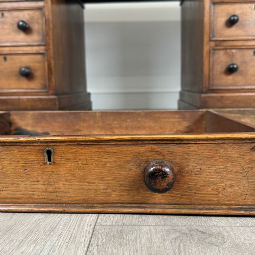 ANTIQUE 19TH CENTURY PEDESTAL DESK IN OAK - ADDITIONAL PHOTO 10