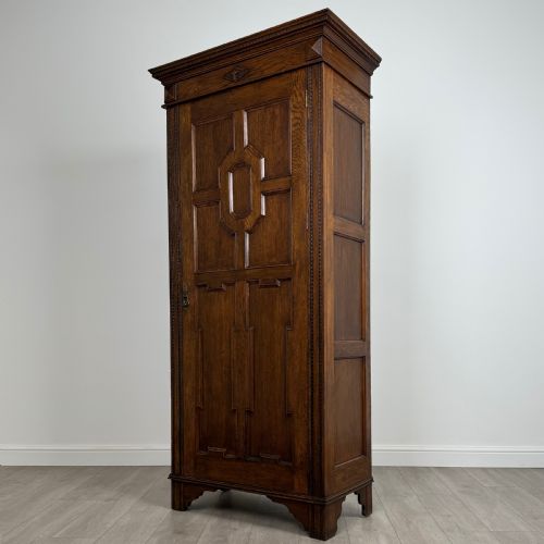 ANTIQUE 20TH CENTURY JACOBEAN STYLE SINGLE OAK WARDROBE - ADDITIONAL PHOTO 2