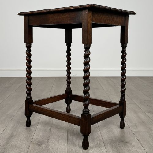 ANTIQUE 20TH CENTURY GOOD QUALITY SIDE TABLE IN OAK - ADDITIONAL PHOTO 1