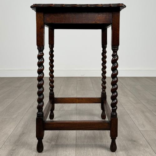 ANTIQUE 20TH CENTURY GOOD QUALITY SIDE TABLE IN OAK - ADDITIONAL PHOTO 2
