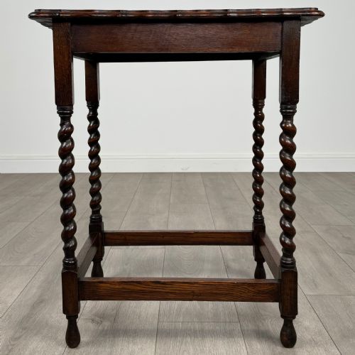 ANTIQUE 20TH CENTURY GOOD QUALITY SIDE TABLE IN OAK - ADDITIONAL PHOTO 4