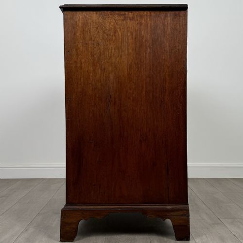 ANTIQUE 18TH CENTURY CHEST OF DRAWERS IN MAHOGANY - ADDITIONAL PHOTO 2
