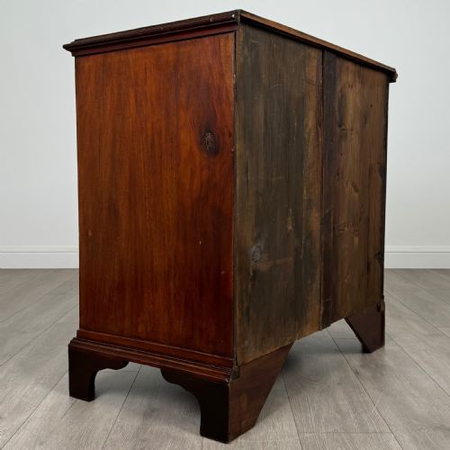 ANTIQUE 18TH CENTURY SMALL CHEST OF DRAWERS IN MAHOGANY - ADDITIONAL PHOTO 3
