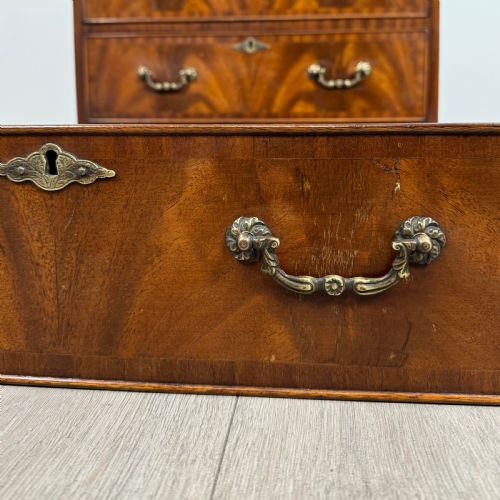 ANTIQUE 20TH CENTURY SMALL CHEST ON CHEST IN MAHOGANY - ADDITIONAL PHOTO 11