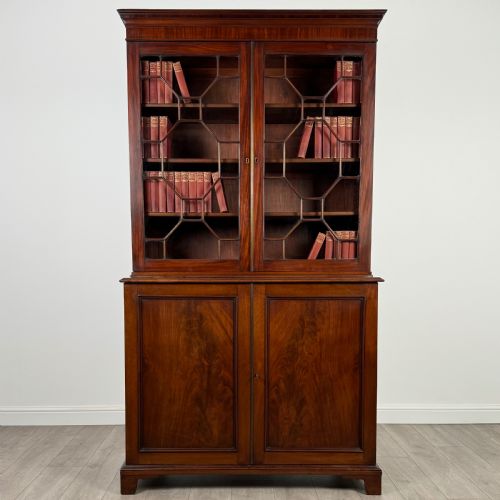 antique 18th century bookcase on cupboard in mahogany - CATEGORY: ANTIQUE BOOKCASES - DATED GEORGIAN
