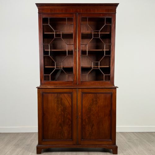 ANTIQUE 18TH CENTURY BOOKCASE ON CUPBOARD IN MAHOGANY - ADDITIONAL PHOTO 1