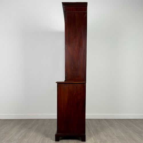 ANTIQUE 18TH CENTURY BOOKCASE ON CUPBOARD IN MAHOGANY - ADDITIONAL PHOTO 4