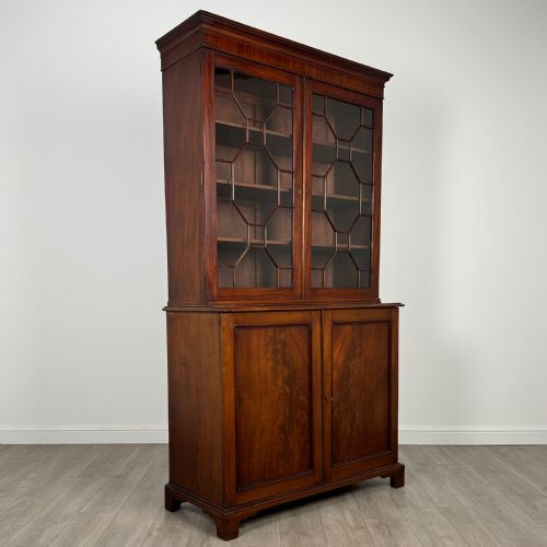 ANTIQUE 18TH CENTURY BOOKCASE ON CUPBOARD IN MAHOGANY - ADDITIONAL PHOTO 9
