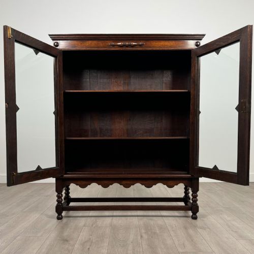 ANTIQUE 20TH CENTURY JACOBEAN STYLE OAK DISPLAY CABINET - ADDITIONAL PHOTO 1